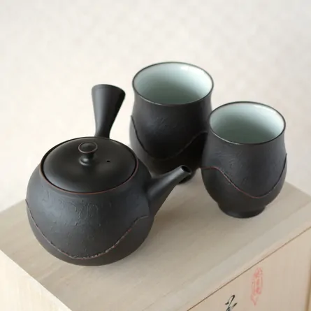 Kuro Yōhen Nami Shumon Tea Set