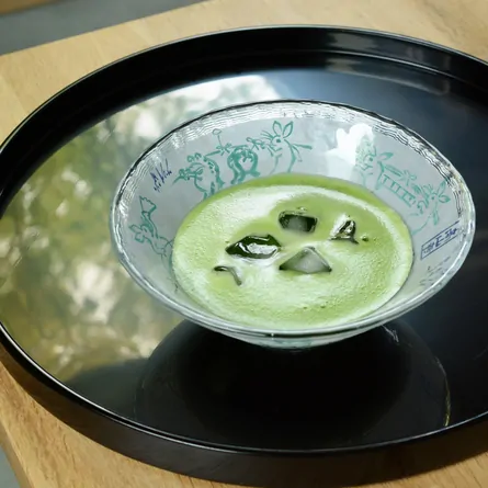 Glass Hira Chawan Chōjūgiga