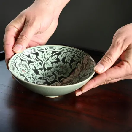 Seiji Botanmon Hirachawan