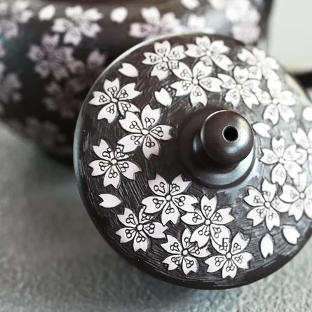 Shun'en Black Marugata Inlay Sakurabori Ushirode Kyusu
