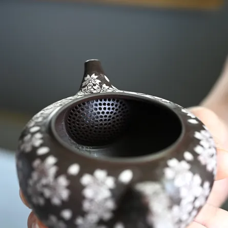 Shun'en Black Marugata Inlay Sakurabori Ushirode Kyusu