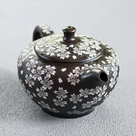 Shun'en Black Marugata Inlay Sakurabori Ushirode Kyusu