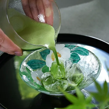 Glass Hira Chawan Giyaman Natsutsubaki